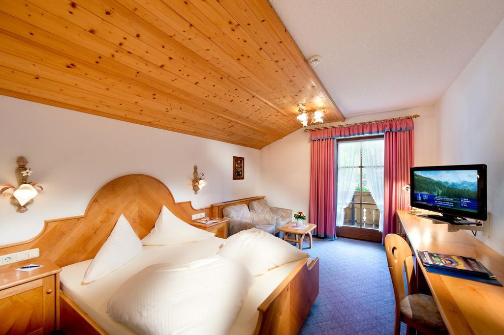 Hotel Bergland Lermoos Ruang foto