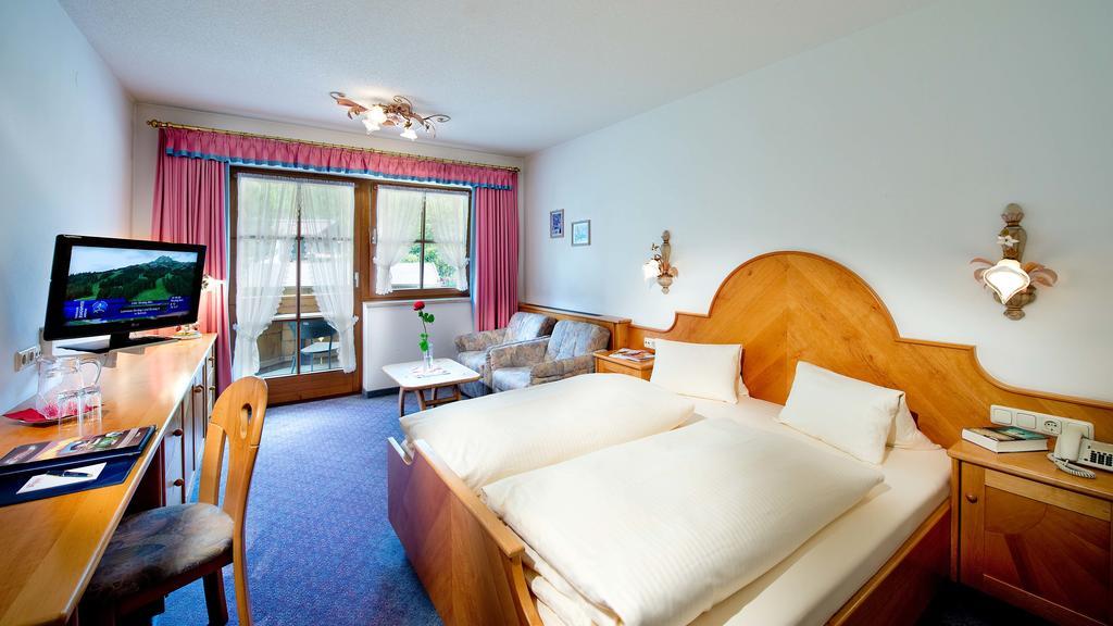 Hotel Bergland Lermoos Ruang foto